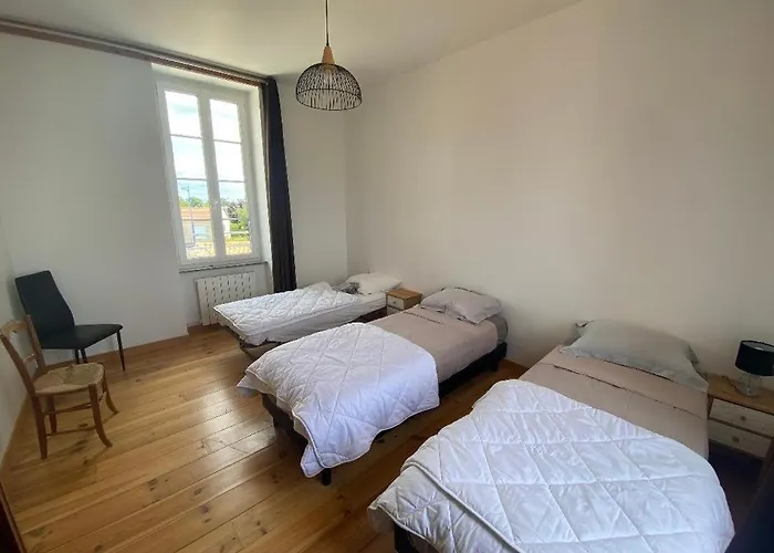 Casa de Férias L'ecole Du Bonheur Saint-Mathurin (Vendee)