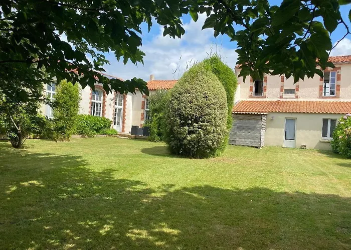 Casa de Férias L'ecole Du Bonheur Saint-Mathurin (Vendee)
